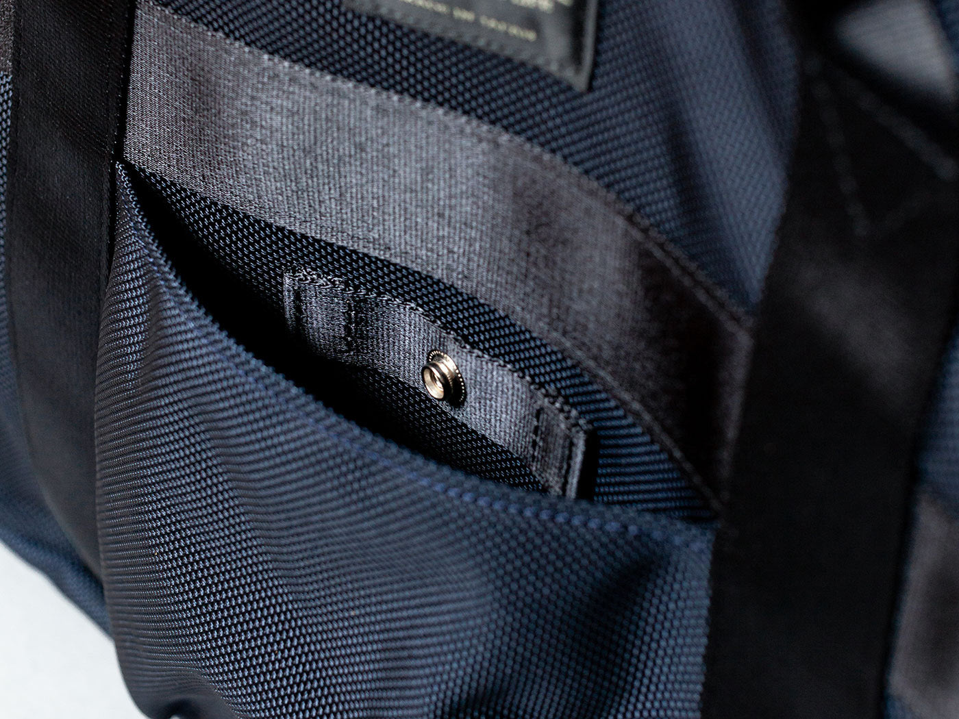 LIGHT TOTE