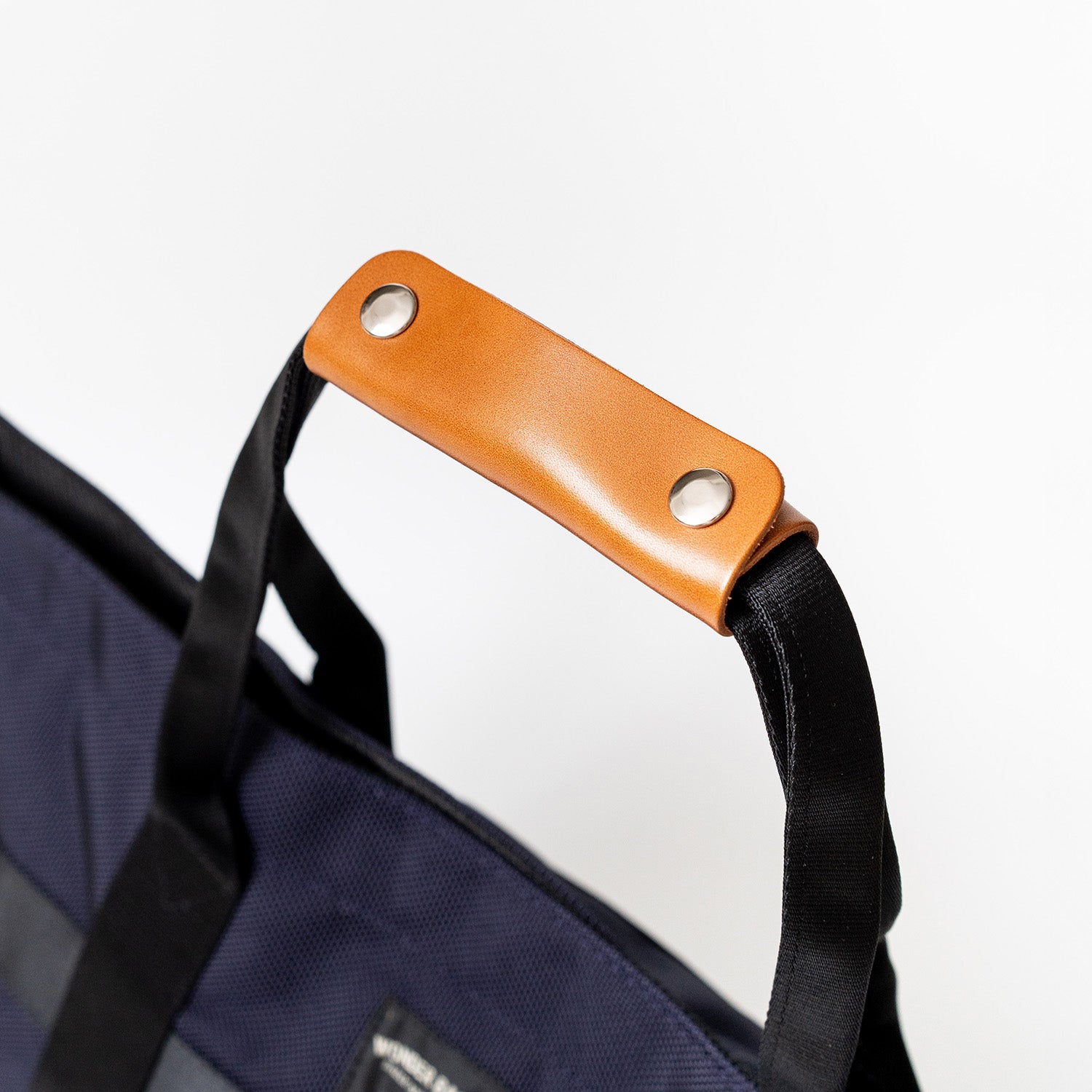 LIGHT TOTE