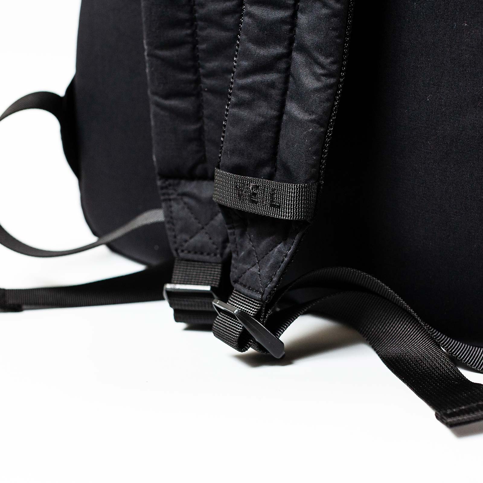 VEIL Black Outer